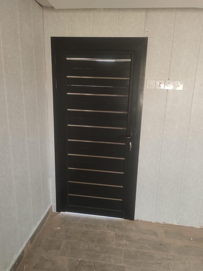 باب الالمنيوم